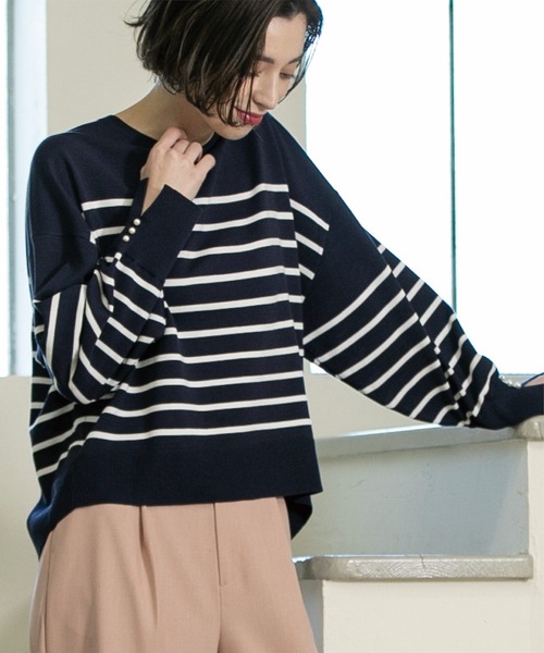 OPAQUE.CLIP(オペークドットクリップ)の「◆≪ヒルナンデス!で紹介≫ 袖パール調ボタンワイドニット【洗濯機洗い可】(ニット/セーター・レディース・ライトイエロー系/ネイビー系2/ホワイト系3/ライトベージュ・40/38/36/42)」の3枚目の写真