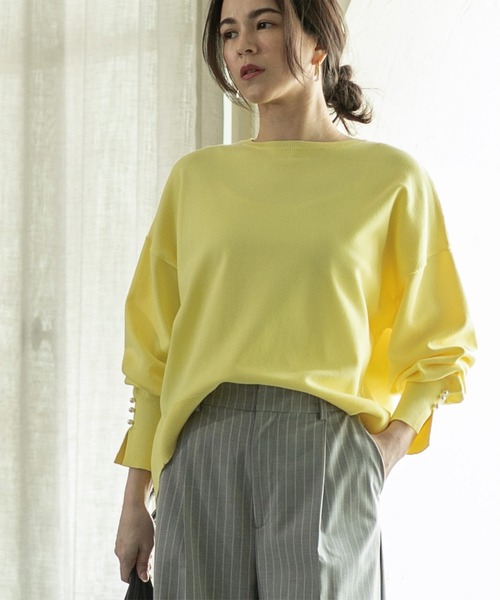 OPAQUE.CLIP(オペークドットクリップ)の「◆≪ヒルナンデス!で紹介≫ 袖パール調ボタンワイドニット【洗濯機洗い可】(ニット/セーター・レディース・ライトイエロー系/ネイビー系2/ホワイト系3/ライトベージュ・40/38/36/42)」の4枚目の写真