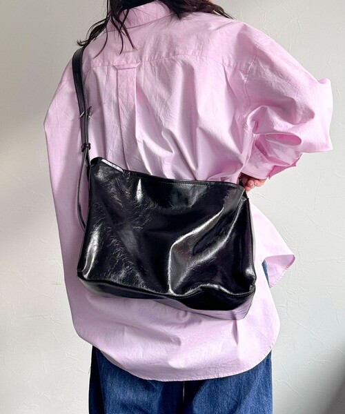 fredy emue（フレディエミュ）の「フェイクレザービッグショルダーバッグ（ショルダーバッグ・レディース・ブラック/ダークブラウン・FREE）」の7枚目の写真