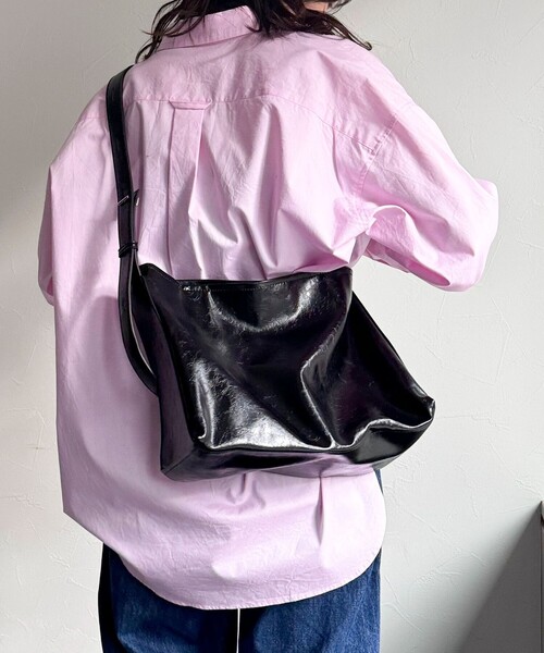 fredy emue（フレディエミュ）の「フェイクレザービッグショルダーバッグ（ショルダーバッグ・レディース・ブラック/ダークブラウン・FREE）」の8枚目の写真