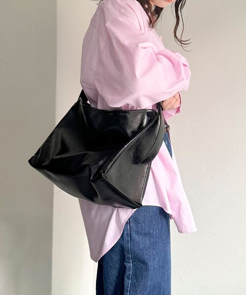 fredy emue（フレディエミュ）の「フェイクレザービッグショルダーバッグ（ショルダーバッグ・レディース・ブラック/ダークブラウン・FREE）」の9枚目の写真