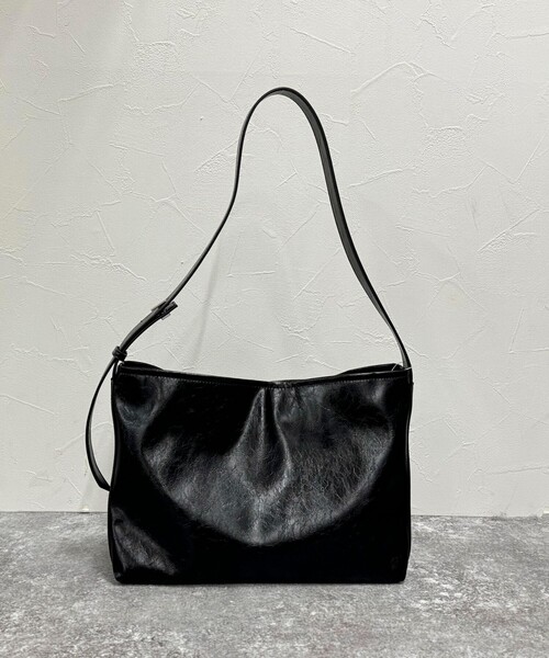 fredy emue（フレディエミュ）の「フェイクレザービッグショルダーバッグ（ショルダーバッグ・レディース・ブラック/ダークブラウン・FREE）」の11枚目の写真