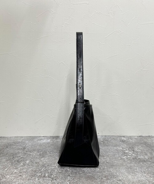 fredy emue（フレディエミュ）の「フェイクレザービッグショルダーバッグ（ショルダーバッグ・レディース・ブラック/ダークブラウン・FREE）」の12枚目の写真