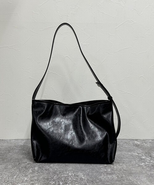 fredy emue（フレディエミュ）の「フェイクレザービッグショルダーバッグ（ショルダーバッグ・レディース・ブラック/ダークブラウン・FREE）」の13枚目の写真