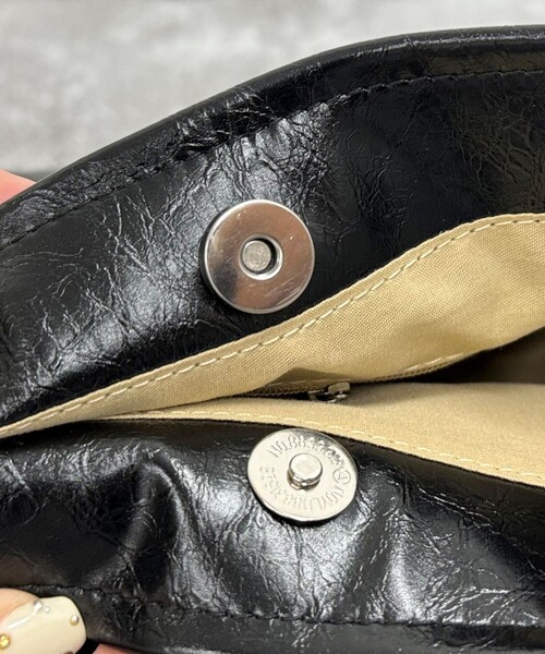 fredy emue（フレディエミュ）の「フェイクレザービッグショルダーバッグ（ショルダーバッグ・レディース・ブラック/ダークブラウン・FREE）」の17枚目の写真