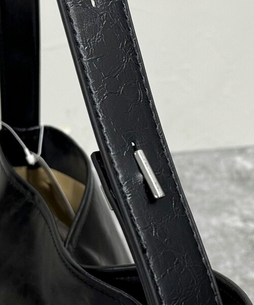 fredy emue（フレディエミュ）の「フェイクレザービッグショルダーバッグ（ショルダーバッグ・レディース・ブラック/ダークブラウン・FREE）」の18枚目の写真