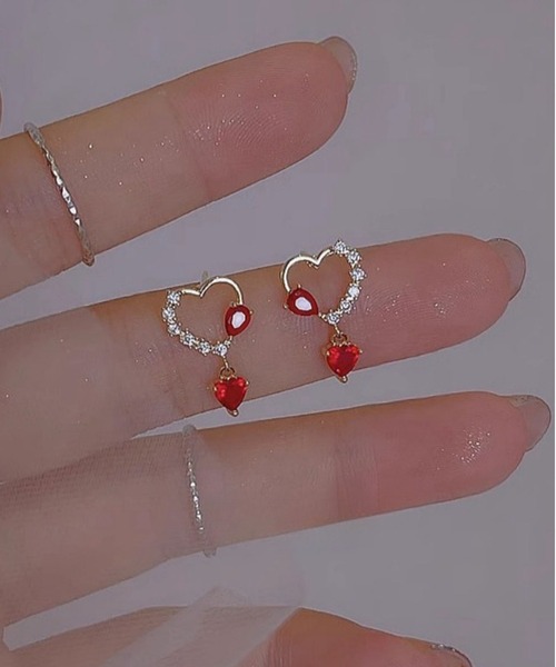 LA VORAGINE(ラ ヴォラジネ)の「アレルギー対応ジルコンハート形ピアス(ピアス(両耳用)・レディース・ゴールド・FREE)」の2枚目の写真