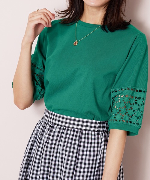 BELLUNA PLUS(ベルーナ)の「袖レース切替デザインプルオーバー(Tシャツ/カットソー・レディース・ブラック/オフホワイト/マスタード/グリーン・MEDIUM/LARGE/X-LARGE/SMALL)」の15枚目の写真