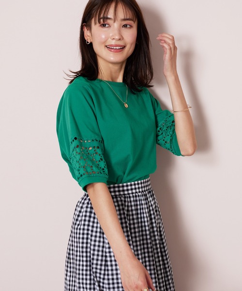 BELLUNA PLUS(ベルーナ)の「袖レース切替デザインプルオーバー(Tシャツ/カットソー・レディース・ブラック/オフホワイト/マスタード/グリーン・MEDIUM/LARGE/X-LARGE/SMALL)」の17枚目の写真