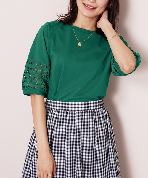 BELLUNA PLUS(ベルーナ)の「袖レース切替デザインプルオーバー(Tシャツ/カットソー・レディース・ブラック/オフホワイト/マスタード/グリーン・MEDIUM/LARGE/X-LARGE/SMALL)」の16枚目の写真
