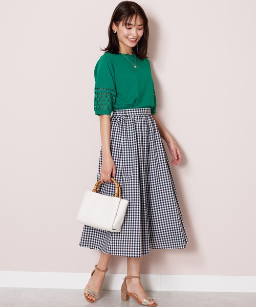BELLUNA PLUS(ベルーナ)の「袖レース切替デザインプルオーバー(Tシャツ/カットソー・レディース・ブラック/オフホワイト/マスタード/グリーン・MEDIUM/LARGE/X-LARGE/SMALL)」の19枚目の写真