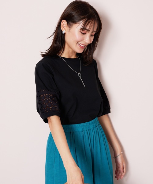 BELLUNA PLUS(ベルーナ)の「袖レース切替デザインプルオーバー(Tシャツ/カットソー・レディース・ブラック/オフホワイト/マスタード/グリーン・MEDIUM/LARGE/X-LARGE/SMALL)」の20枚目の写真