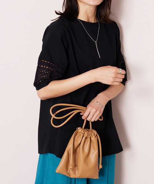 BELLUNA PLUS(ベルーナ)の「袖レース切替デザインプルオーバー(Tシャツ/カットソー・レディース・ブラック/オフホワイト/マスタード/グリーン・MEDIUM/LARGE/X-LARGE/SMALL)」の21枚目の写真