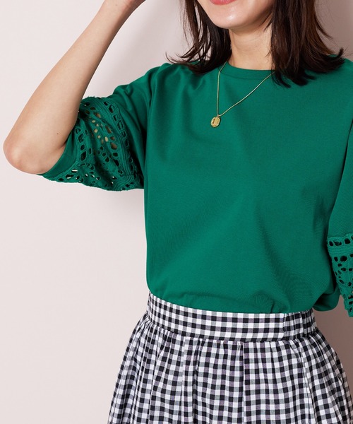 BELLUNA PLUS(ベルーナ)の「袖レース切替デザインプルオーバー(Tシャツ/カットソー・レディース・ブラック/オフホワイト/マスタード/グリーン・MEDIUM/LARGE/X-LARGE/SMALL)」の14枚目の写真