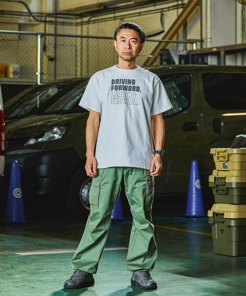 GORDON MILLER(ゴードンミラー)の「GORDON MILLER(ゴードンミラー) DRIVING FORWARDプリントTee 001(Tシャツ/カットソー・メンズ・ホワイト/ベージュ・M/L/XL)」の4枚目の写真