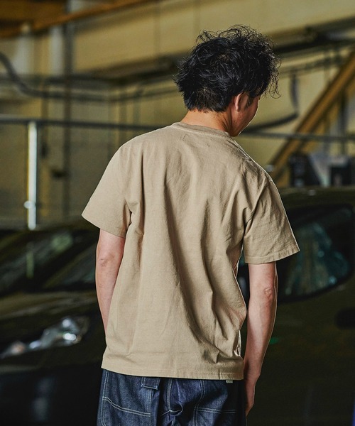 GORDON MILLER(ゴードンミラー)の「GORDON MILLER(ゴードンミラー) DRIVING FORWARDプリントTee 001(Tシャツ/カットソー・メンズ・ホワイト/ベージュ・M/L/XL)」の5枚目の写真