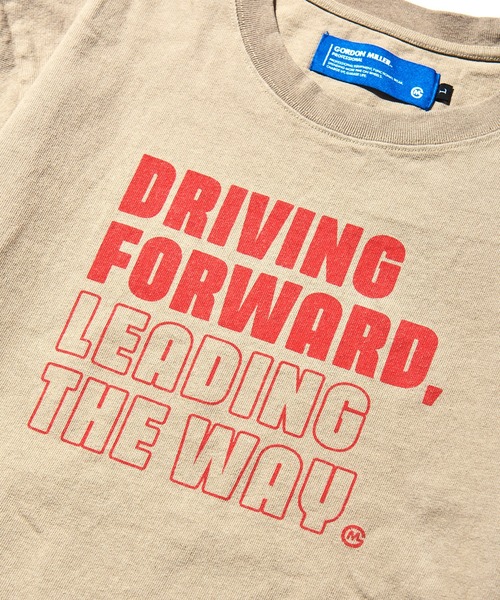 GORDON MILLER(ゴードンミラー)の「GORDON MILLER(ゴードンミラー) DRIVING FORWARDプリントTee 001(Tシャツ/カットソー・メンズ・ホワイト/ベージュ・M/L/XL)」の11枚目の写真