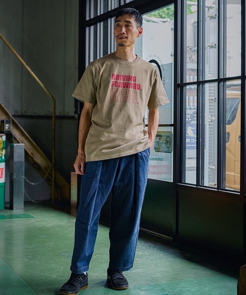 GORDON MILLER(ゴードンミラー)の「GORDON MILLER(ゴードンミラー) DRIVING FORWARDプリントTee 001(Tシャツ/カットソー・メンズ・ホワイト/ベージュ・M/L/XL)」の21枚目の写真