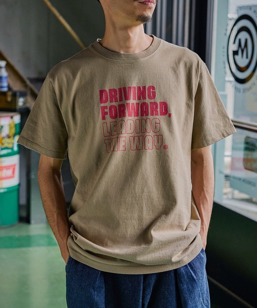 GORDON MILLER(ゴードンミラー)の「GORDON MILLER(ゴードンミラー) DRIVING FORWARDプリントTee 001(Tシャツ/カットソー・メンズ・ホワイト/ベージュ・M/L/XL)」の17枚目の写真