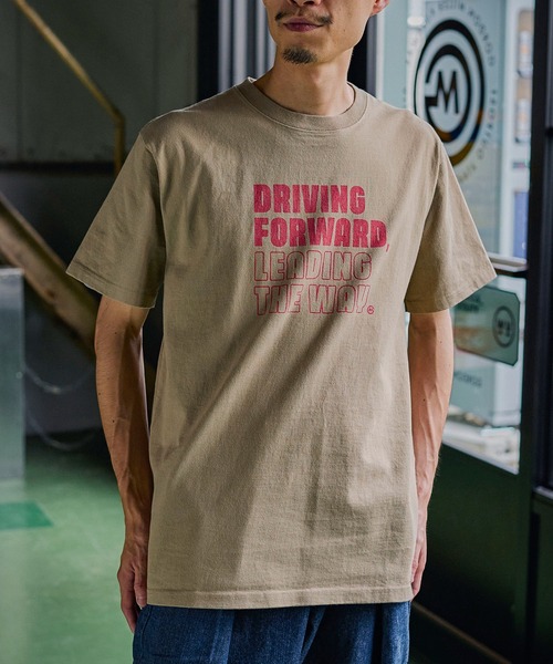 GORDON MILLER(ゴードンミラー)の「GORDON MILLER(ゴードンミラー) DRIVING FORWARDプリントTee 001(Tシャツ/カットソー・メンズ・ホワイト/ベージュ・M/L/XL)」の18枚目の写真
