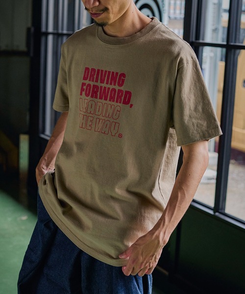 GORDON MILLER(ゴードンミラー)の「GORDON MILLER(ゴードンミラー) DRIVING FORWARDプリントTee 001(Tシャツ/カットソー・メンズ・ホワイト/ベージュ・M/L/XL)」の19枚目の写真