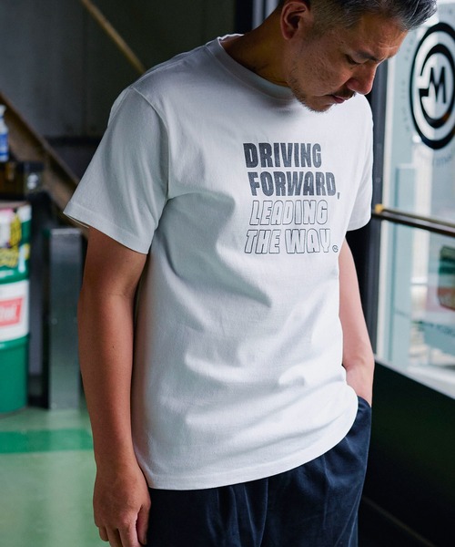 GORDON MILLER(ゴードンミラー)の「GORDON MILLER(ゴードンミラー) DRIVING FORWARDプリントTee 001(Tシャツ/カットソー・メンズ・ホワイト/ベージュ・M/L/XL)」の14枚目の写真