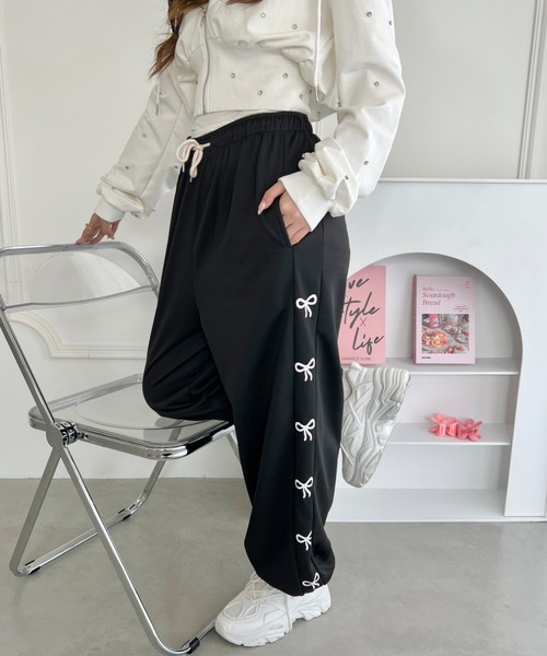 SOLLON.（ソルロン）の「サイドリボンライトスウェットパンツ（スウェットパンツ・レディース・アイボリー/ブラック/グレー/ライトブルー/ピンク・FREE）」の4枚目の写真