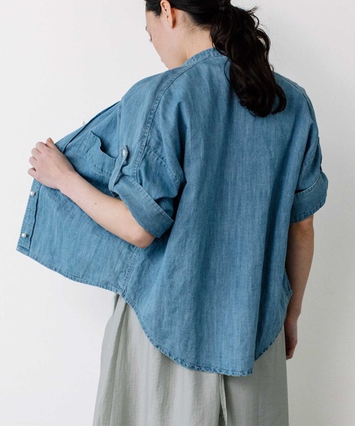 blanc basque（ブランバスク）の「綿麻デニムパール釦半袖シャツ（シャツ/ブラウス・レディース・ブルー系その他2/ブルー系その他3・38）」の9枚目の写真