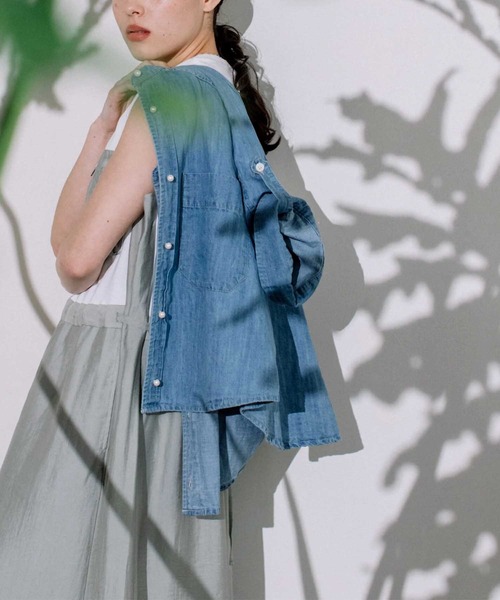 BLANC basque ブランバスク　綿麻デニムパール釦半袖シャツ ブラウス パールボタン ダンガリーデニムスタンドブラウス【ロールアップ