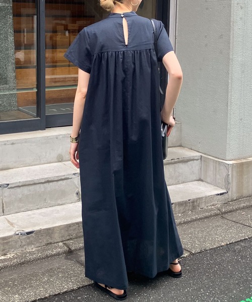 audrey and john wad（オードリーアンドジョンワッド）の「ハーフスリーブスタンドカラーロングワンピース -洗濯機洗い可-（ワンピース・レディース・ライトグリーン/カーキ/ネイビー・マルチサイズ）」の7枚目の写真