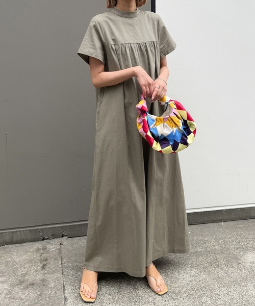 Audrey and John Wad ハーフスリーブスタンドカラーワンピース セール】ハーフスリーブスタンドカラーロングワンピース -洗濯機