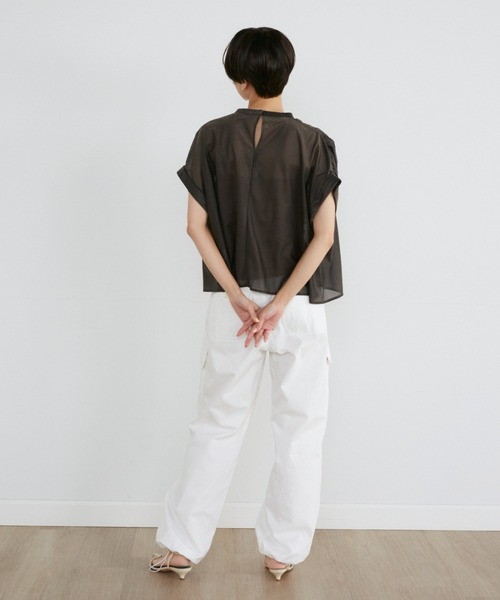 Luftrobe(ルフトローブ)の「タックキャザーカットブラウス(Tシャツ/カットソー・レディース・ブラック/グレイッシュベージュ・9号)」の6枚目の写真