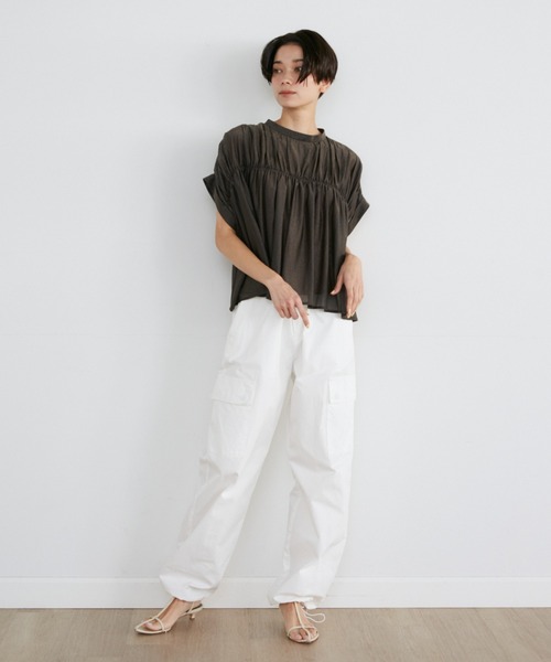 Luftrobe(ルフトローブ)の「タックキャザーカットブラウス(Tシャツ/カットソー・レディース・ブラック/グレイッシュベージュ・9号)」の8枚目の写真