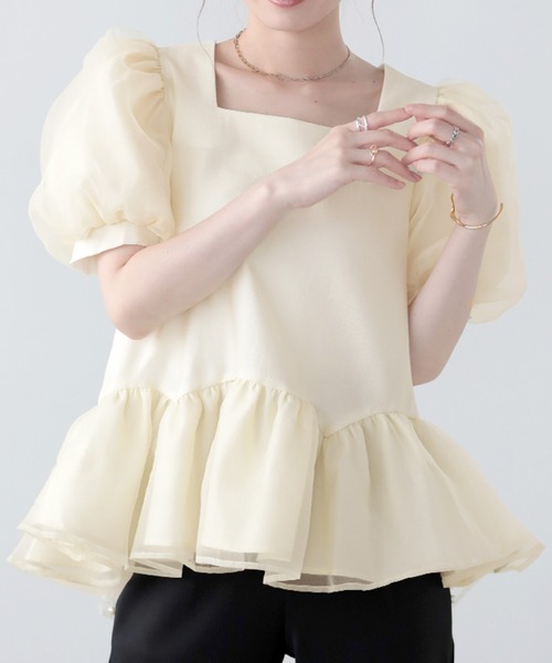 O.S.K（オーエスケー）の「[O.S.K] スクエアネックオーガンジートップス（シャツ/ブラウス・レディース・パープル/ブラック/アイボリー・L/M）」の2枚目の写真