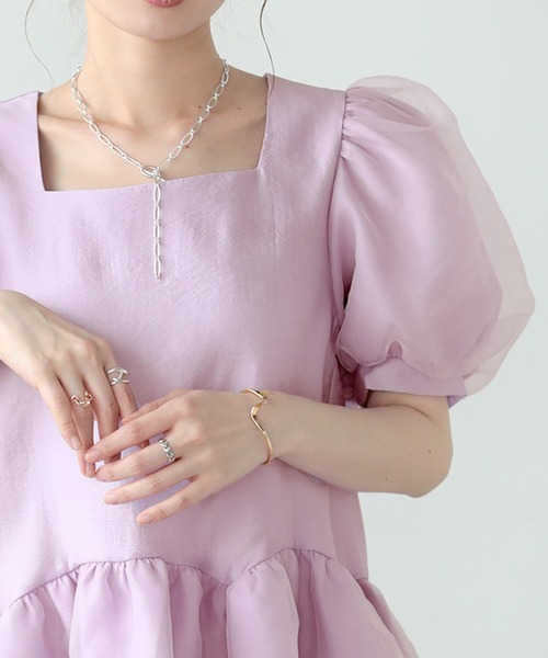 O.S.K（オーエスケー）の「[O.S.K] スクエアネックオーガンジートップス（シャツ/ブラウス・レディース・パープル/ブラック/アイボリー・L/M）」の9枚目の写真