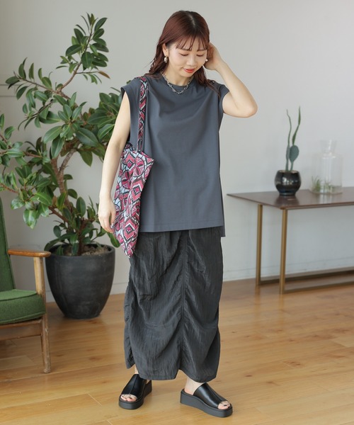 LEPSIM(レプシィム)の「【3つの機能付き】デザインチュニックノースリーブ 104202(Tシャツ/カットソー・レディース・サンドベージュ/オレンジ/チャコールグレー/オフホワイト/レッド/ブラック×ホワイト/ライトブルー・FREE)」の22枚目の写真