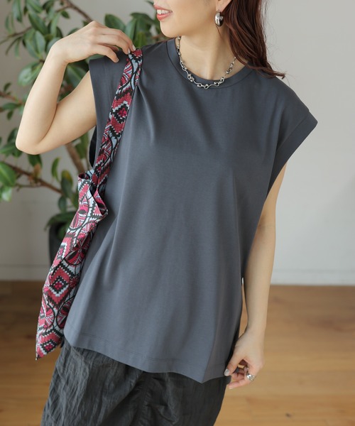 LEPSIM(レプシィム)の「【3つの機能付き】デザインチュニックノースリーブ 104202(Tシャツ/カットソー・レディース・サンドベージュ/オレンジ/チャコールグレー/オフホワイト/レッド/ブラック×ホワイト/ライトブルー・FREE)」の19枚目の写真