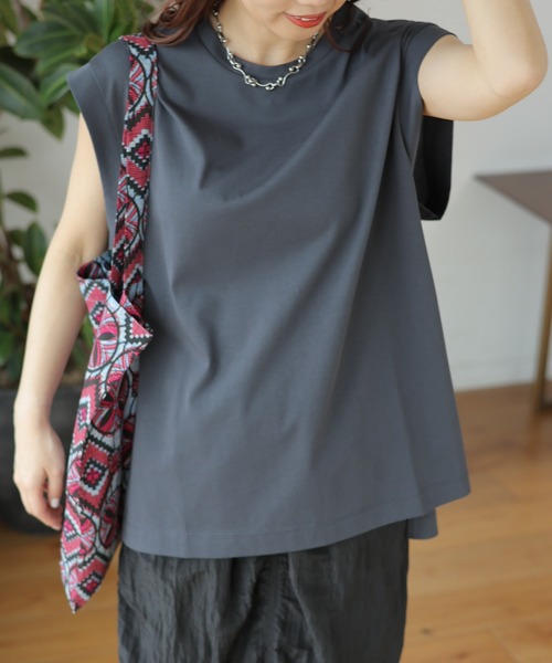 LEPSIM(レプシィム)の「【3つの機能付き】デザインチュニックノースリーブ 104202(Tシャツ/カットソー・レディース・サンドベージュ/オレンジ/チャコールグレー/オフホワイト/レッド/ブラック×ホワイト/ライトブルー・FREE)」の18枚目の写真