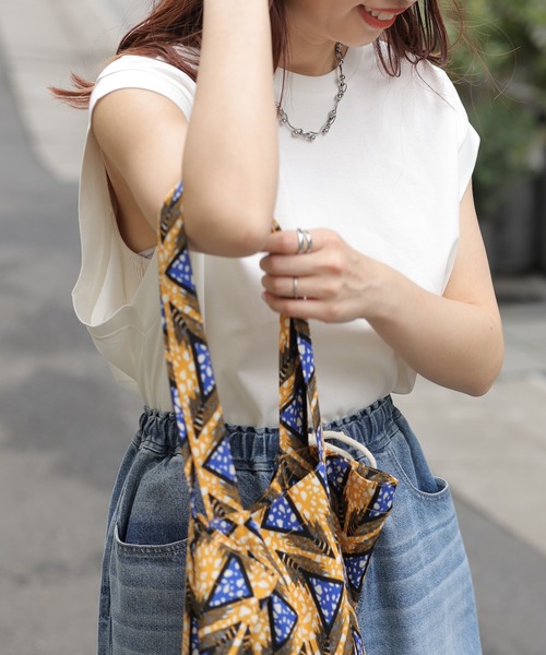 LEPSIM(レプシィム)の「【3つの機能付き】デザインチュニックノースリーブ 104202(Tシャツ/カットソー・レディース・サンドベージュ/オレンジ/チャコールグレー/オフホワイト/レッド/ブラック×ホワイト/ライトブルー・FREE)」の10枚目の写真