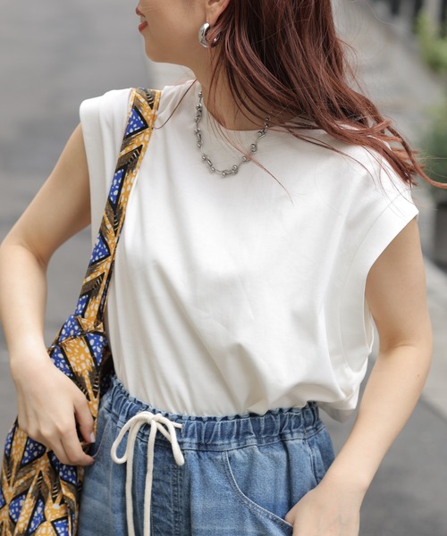 LEPSIM(レプシィム)の「【3つの機能付き】デザインチュニックノースリーブ 104202(Tシャツ/カットソー・レディース・サンドベージュ/オレンジ/チャコールグレー/オフホワイト/レッド/ブラック×ホワイト/ライトブルー・FREE)」の11枚目の写真