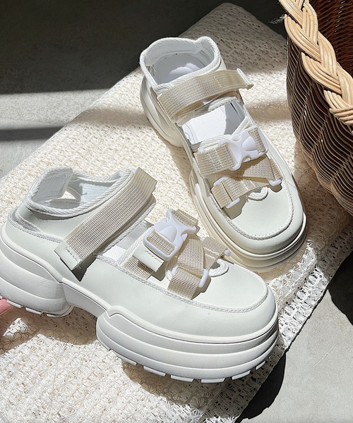 Nana(ナナ)（ナナ）の「ベルト厚底シューズ（スニーカー・レディース・ブラック/ホワイト・23.5cm/24.5cm/23.0cm/24.0cm）」の3枚目の写真