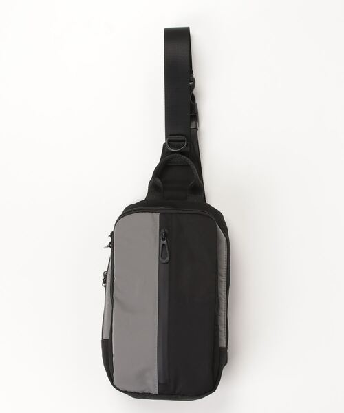 RE.FORM ブラック ボディバッグ RE:FORM® XB:01 (CROSSBODY) SLING BAG