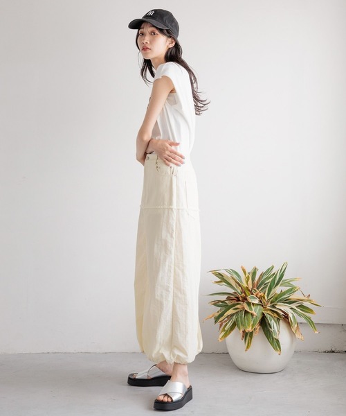 LOWRYS FARM(ローリーズファーム)の「アマオリデニムスカート 111684(デニムスカート・レディース・ブラック/アイボリー・FREE)」の5枚目の写真