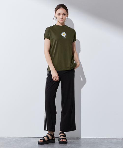 LE SOUK HOLIDAY(ルスークホリデー)の「【接触冷感・UVカット・汗じみ防止】フラワープリントTシャツ(Tシャツ/カットソー・レディース・グリーン/カーキ/ブラック・M/L)」の12枚目の写真