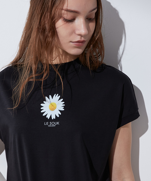 LE SOUK HOLIDAY(ルスークホリデー)の「【接触冷感・UVカット・汗じみ防止】フラワープリントTシャツ(Tシャツ/カットソー・レディース・グリーン/カーキ/ブラック・M/L)」の8枚目の写真