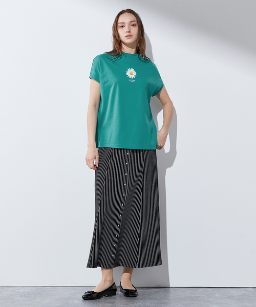 LE SOUK HOLIDAY(ルスークホリデー)の「【接触冷感・UVカット・汗じみ防止】フラワープリントTシャツ(Tシャツ/カットソー・レディース・グリーン/カーキ/ブラック・M/L)」の5枚目の写真