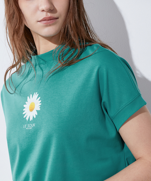 LE SOUK HOLIDAY(ルスークホリデー)の「【接触冷感・UVカット・汗じみ防止】フラワープリントTシャツ(Tシャツ/カットソー・レディース・グリーン/カーキ/ブラック・M/L)」の4枚目の写真