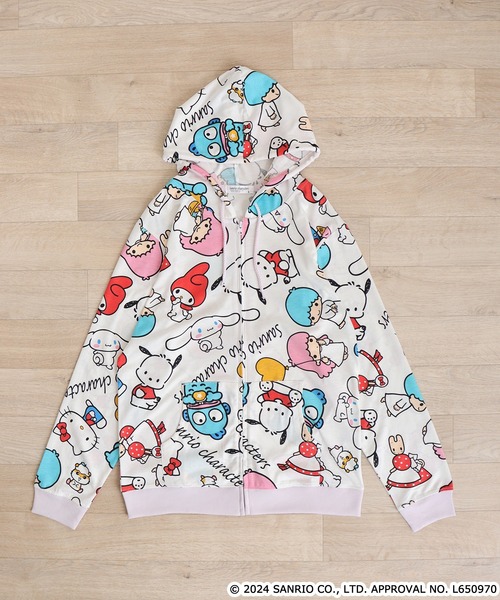 sanrio(サンリオ)の「sanrio サンリオキャラクターズ 総柄ZIPパーカー(パーカー・メンズ・レッド/ホワイト/ピンク/サックスブルー/ライトパープル/ブルーグレー・LL/M/L)」の7枚目の写真
