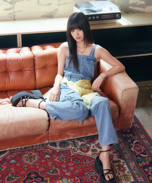 ENVYM（アンビー）の「デニムカーゴオールインワン（サロペット/オーバーオール・レディース・ブルー・SMALL/MEDIUM）」の9枚目の写真