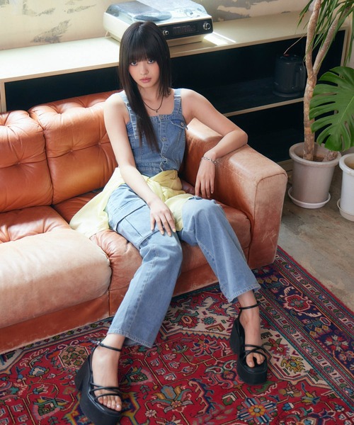 ENVYM（アンビー）の「デニムカーゴオールインワン（サロペット/オーバーオール・レディース・ブルー・SMALL/MEDIUM）」の6枚目の写真